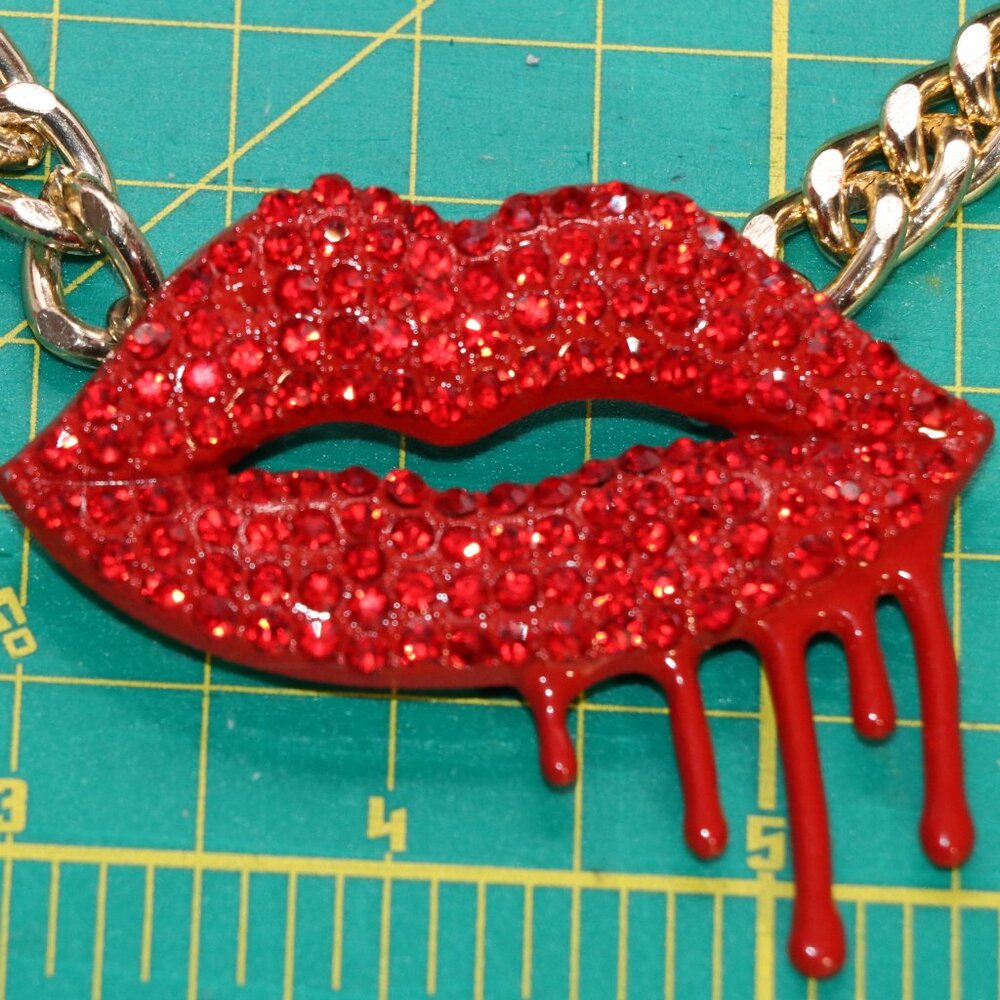 Bleeding Lips Rhinestone Studded Lips on a Gold Tone Choker Chain - Picture 5 of 5